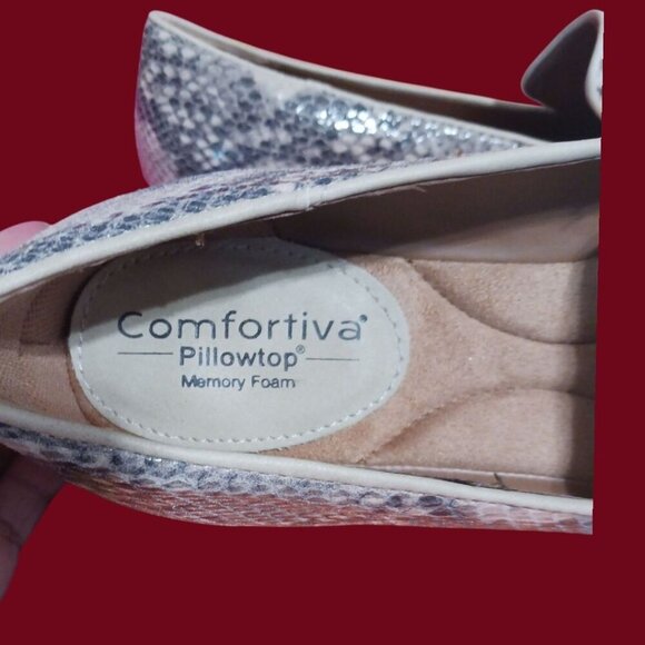 Comfortiva Ryen Womens Slip-On Shoes Cream/Black Snake Print Size 8.5M - Picture 7 of 15